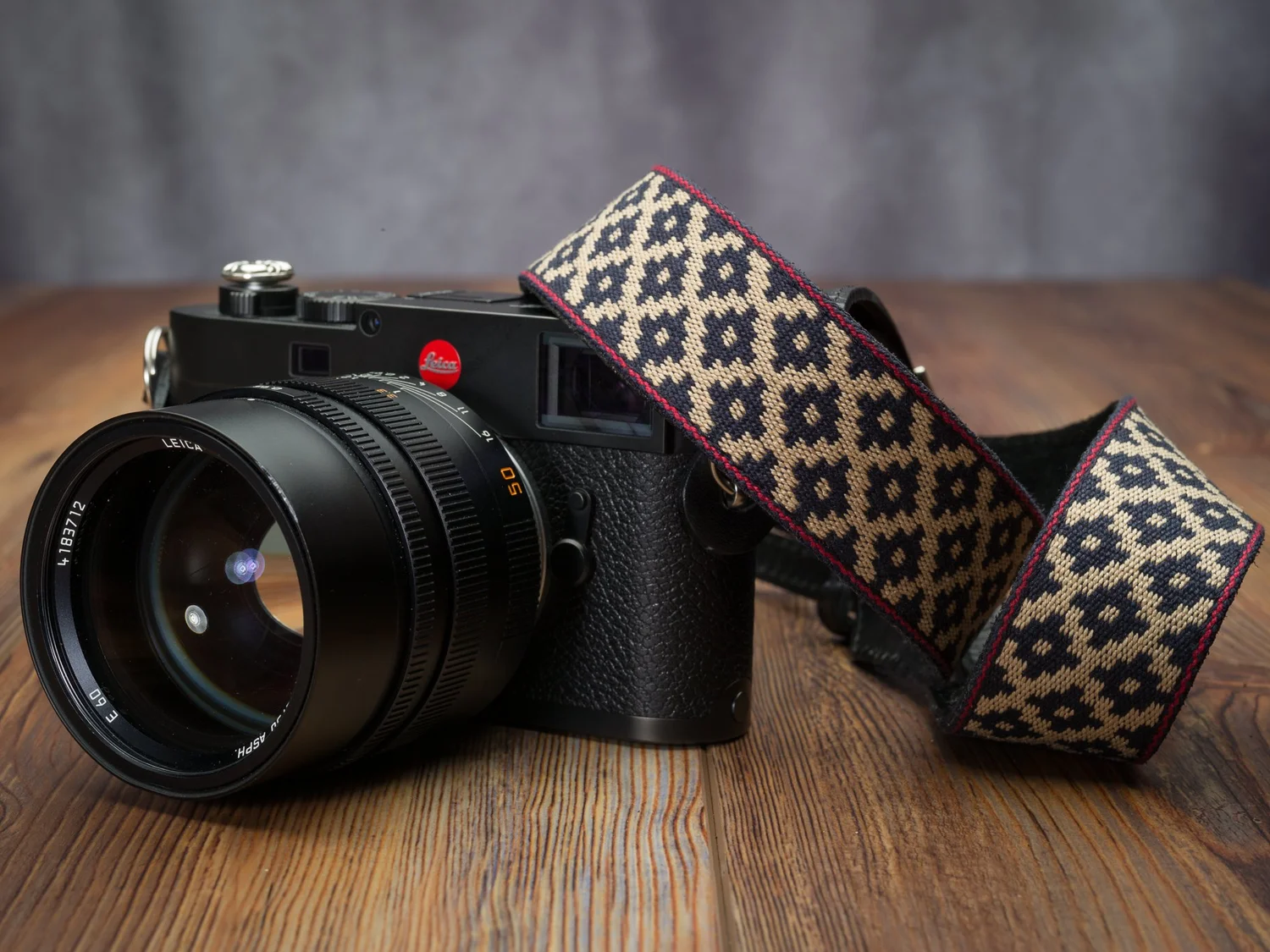 The Vi Vante Gaucho "Buenos Aires" Leather Camera Strap; Adustable Fits Slotted and Lug Mounts