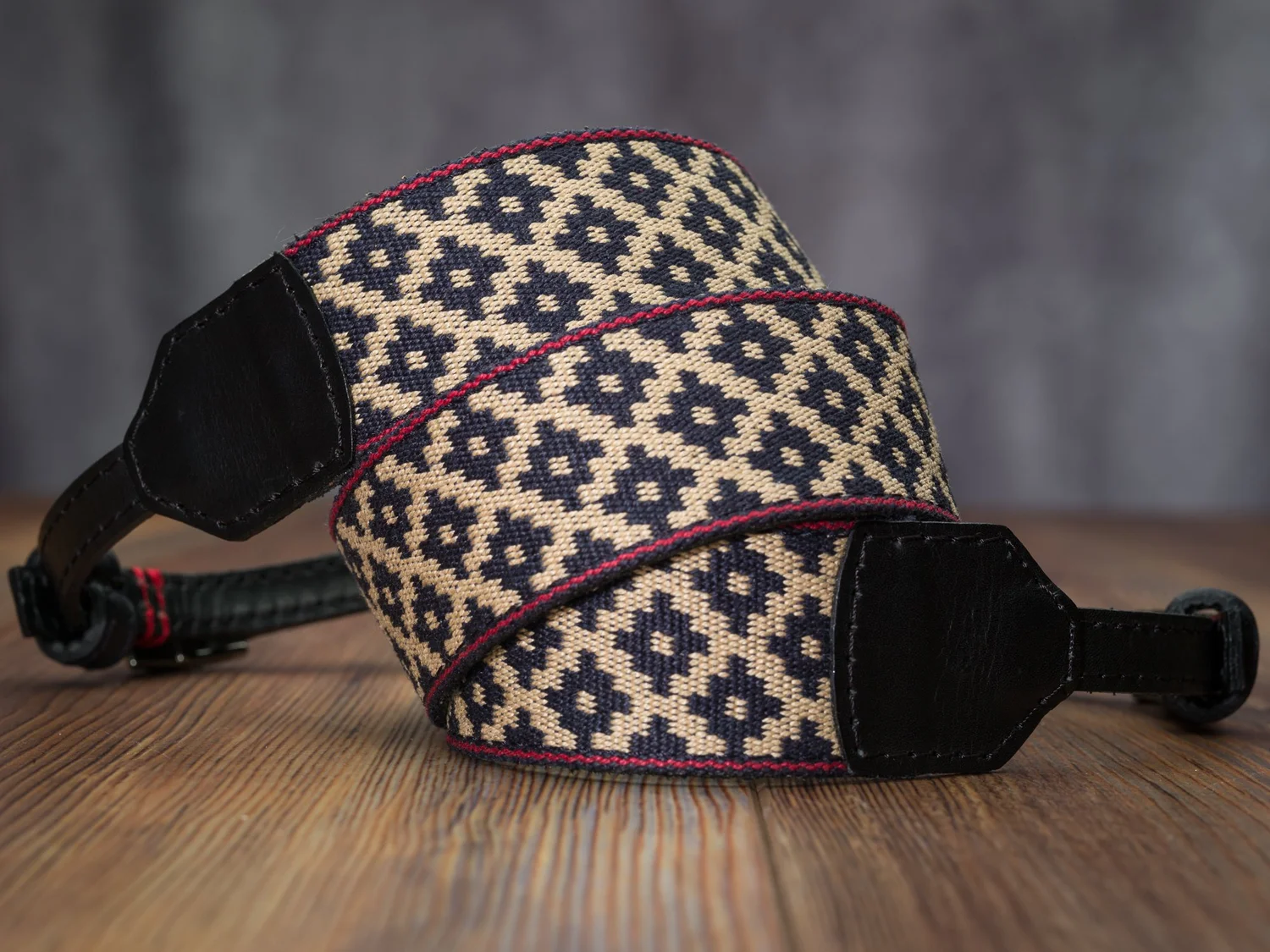 The Vi Vante Gaucho "Buenos Aires" Leather Camera Strap; Adustable Fits Slotted and Lug Mounts, image 2