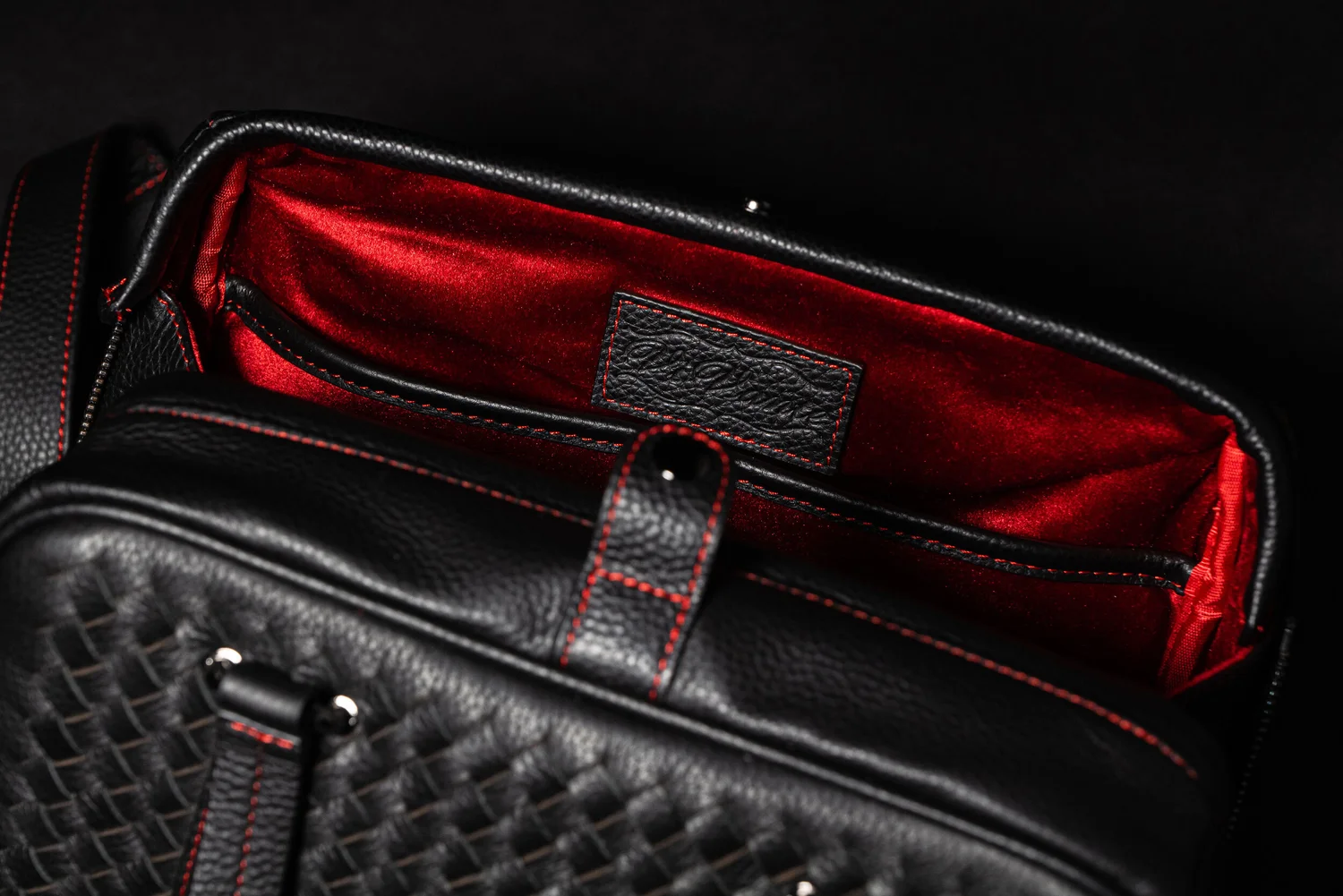 vi vante calibre leather hand woven camera bag leica red black interior.jpg