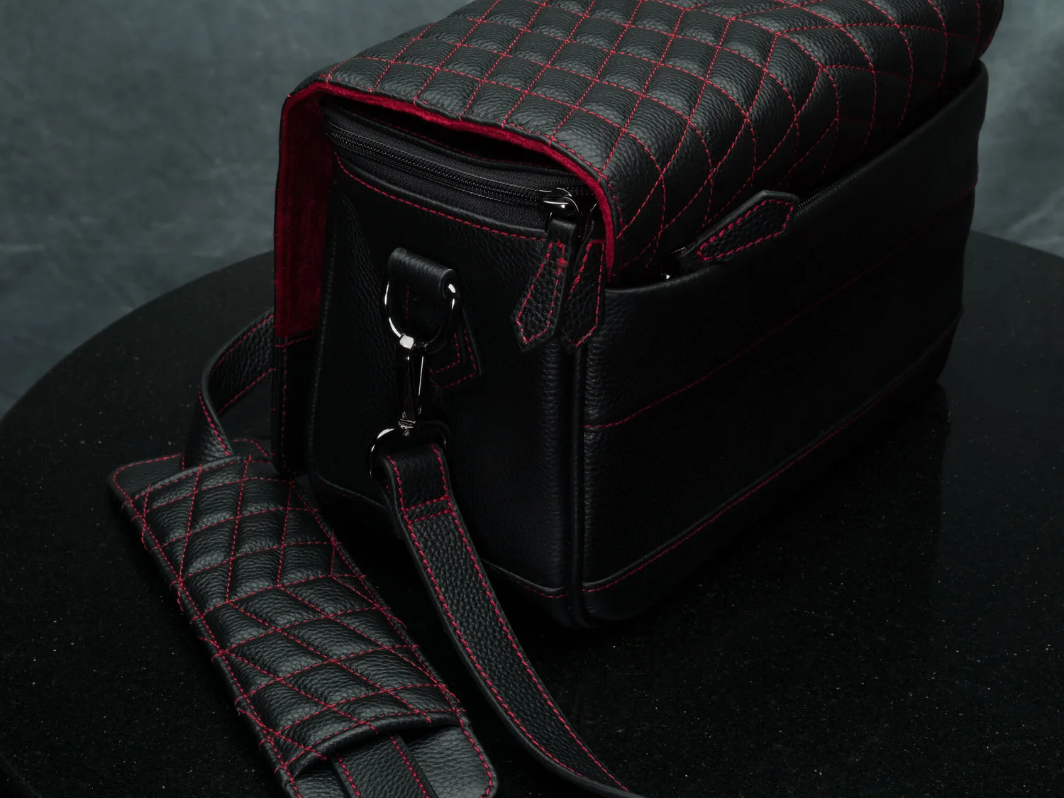 Vi Vante Dual Flap "Pegasus V2" Black Leather Camera Bag with Red Quilting, image 9