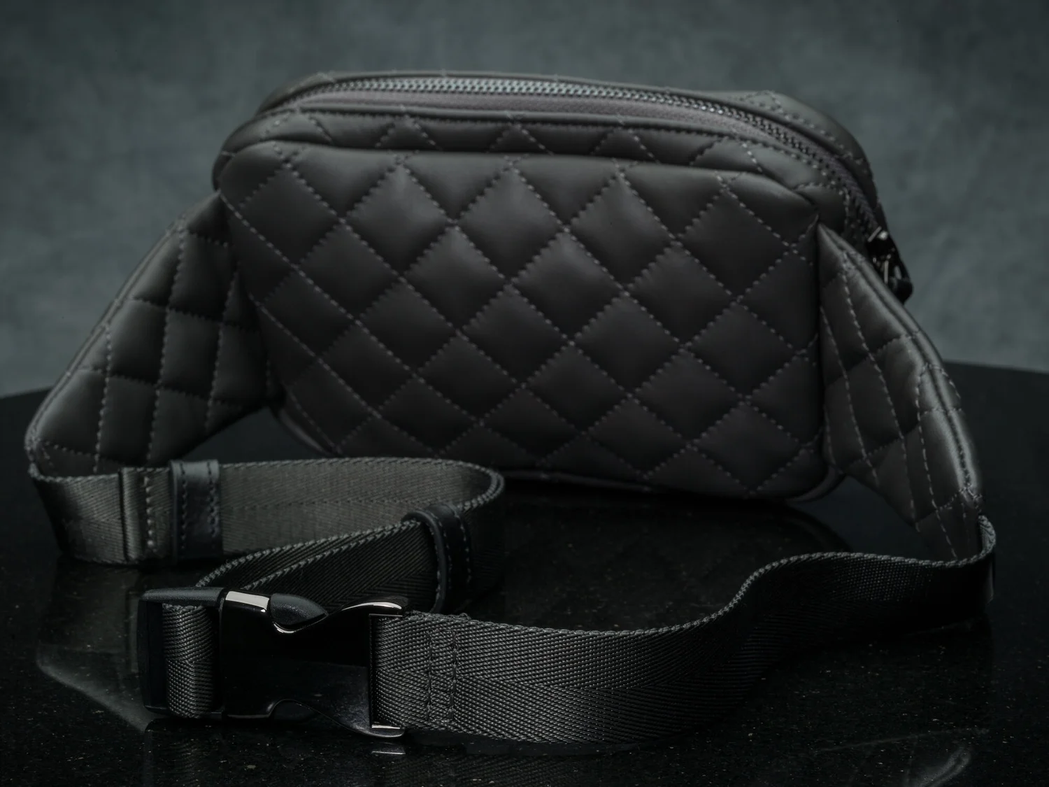 Vi Vante Waist Bag back Leather Quilted.jpg