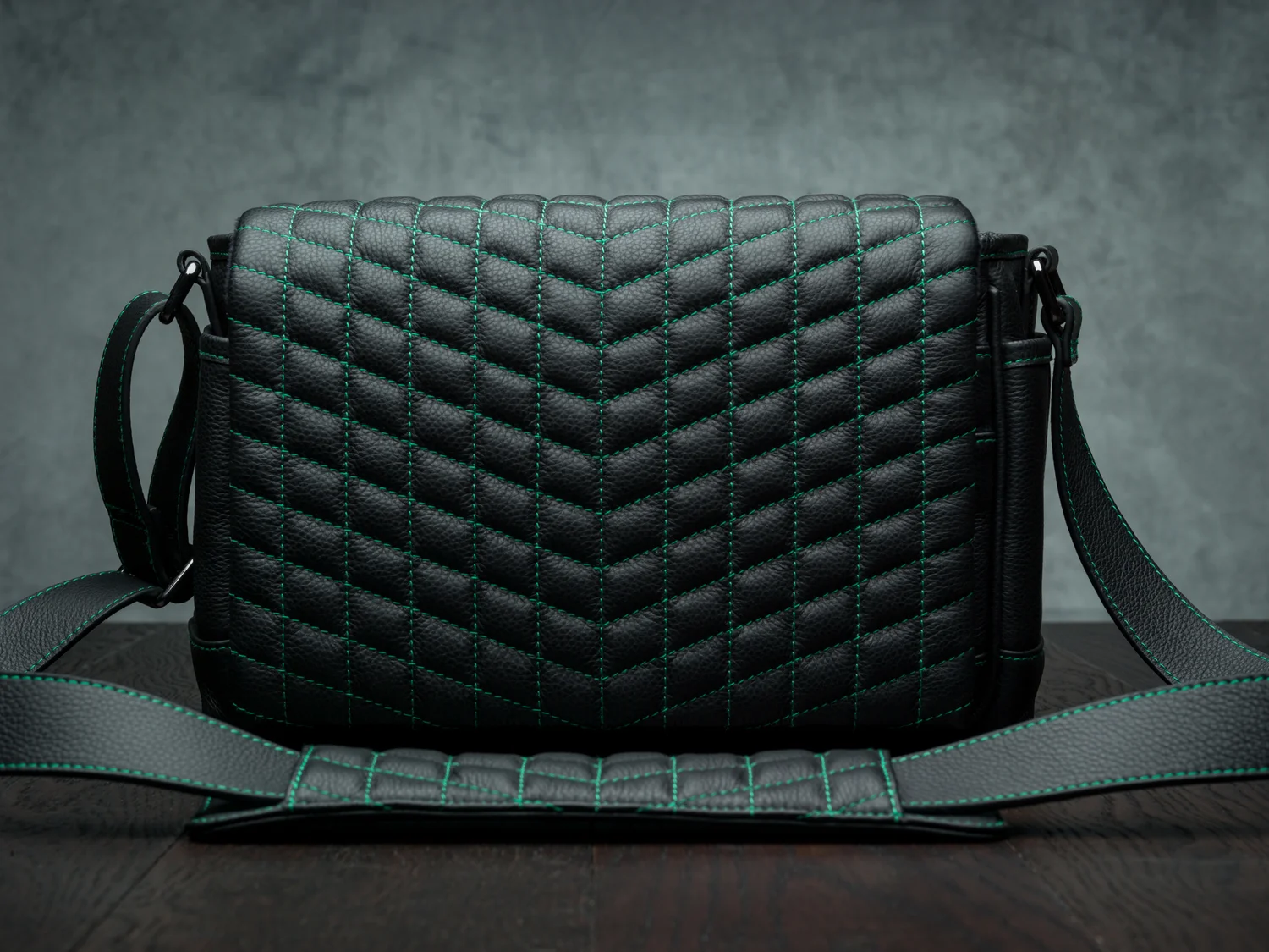 Vi Vante Special Edition (HULK) Exotic Medium Size Viper Green Stitch