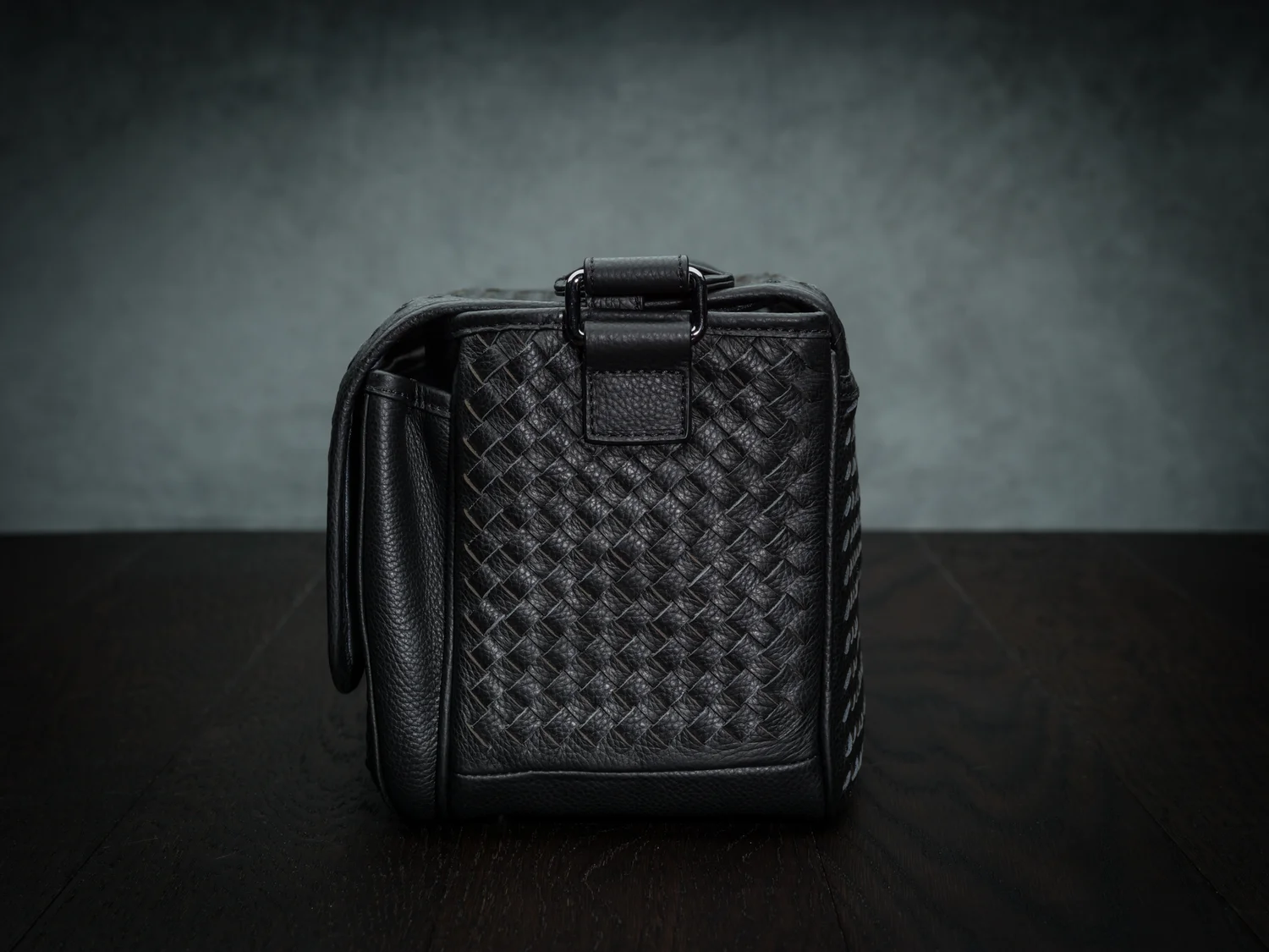 worlds most luxurious camera bag Vi Vante hand woven leather for leica camera M9 M10 M240 MP Q