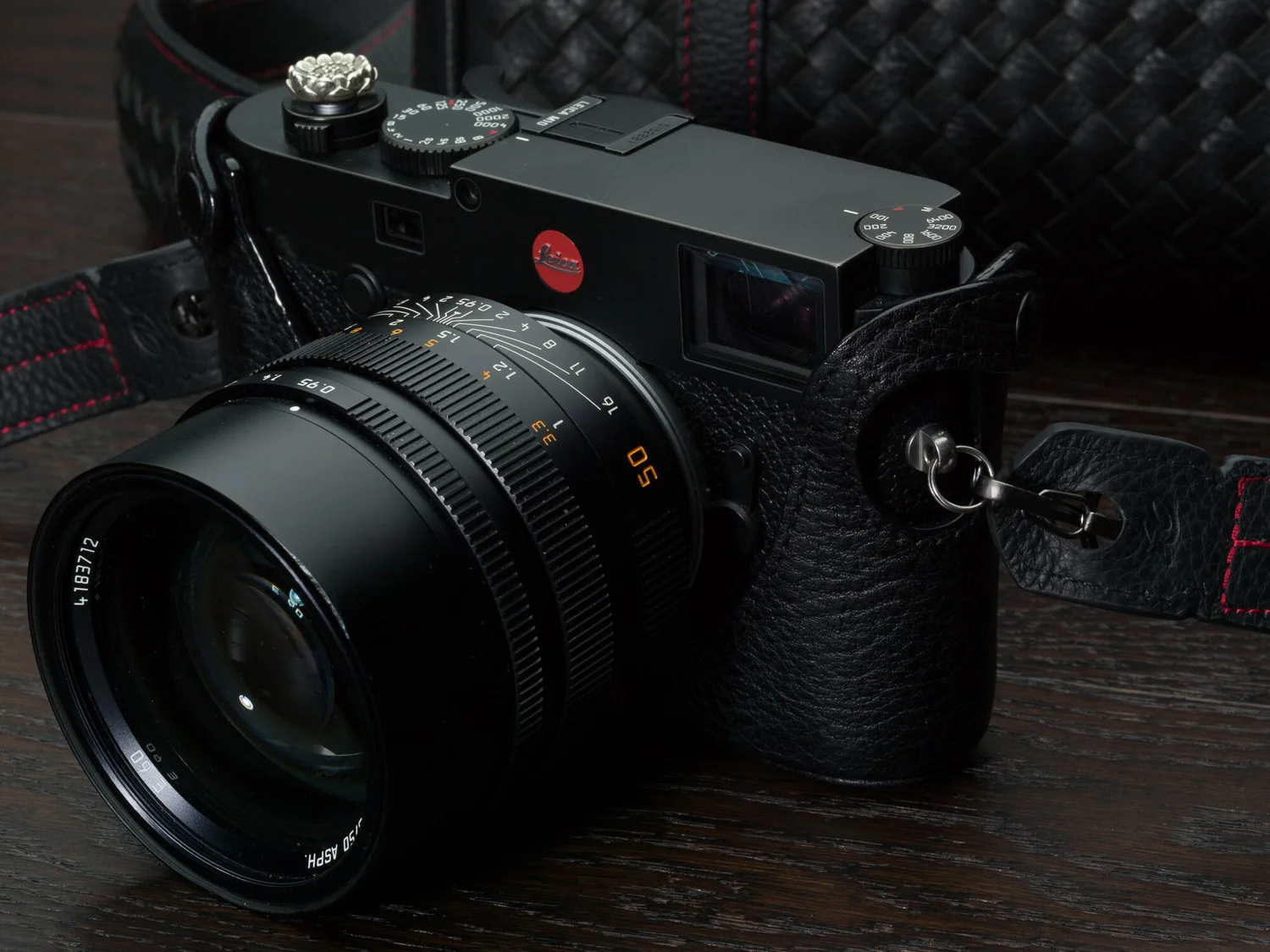 VV_Calibre Tread Classic leather camera strap quick release 2.jpg