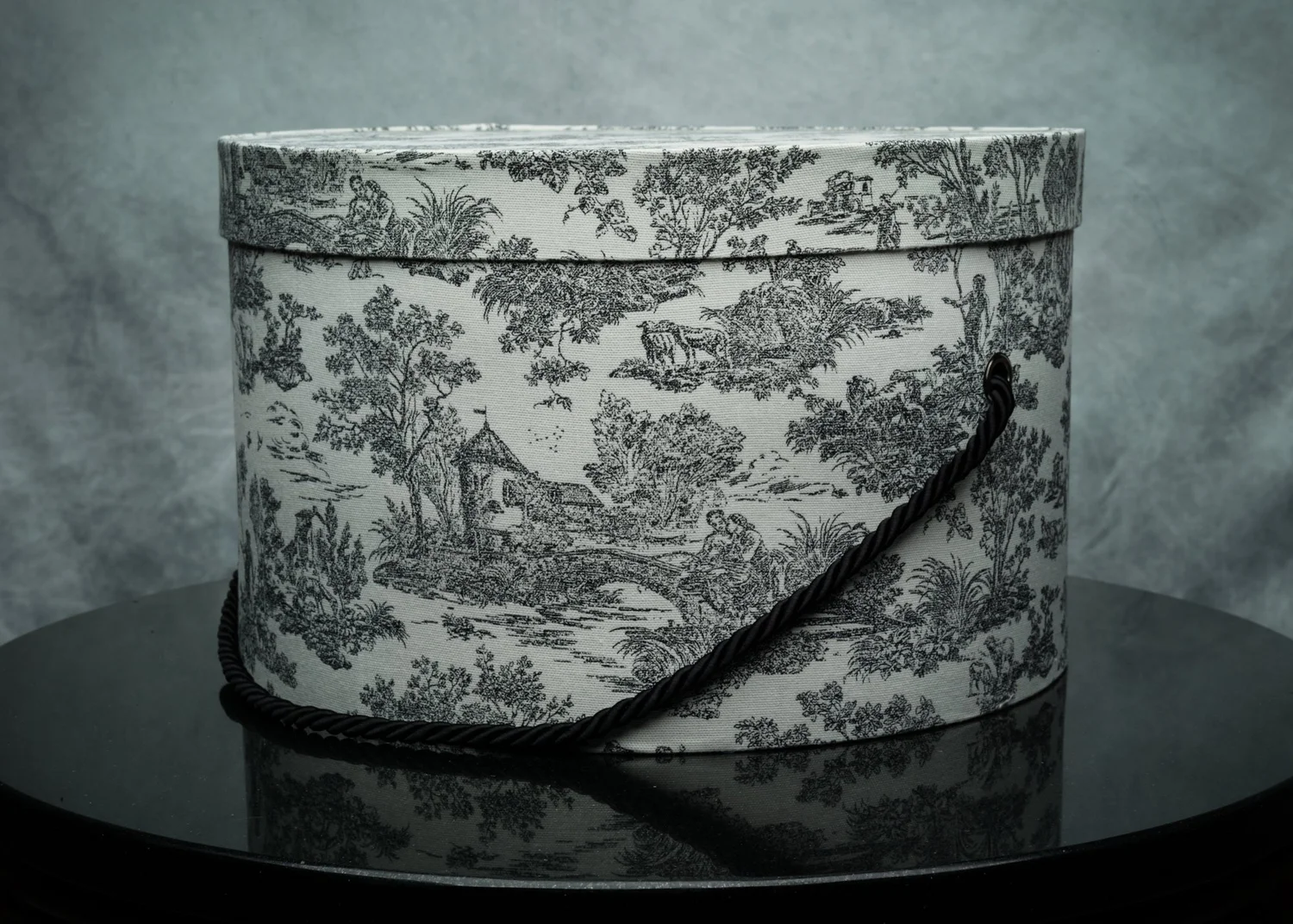Vi Vante Calibre Camera Bag Set in Kentucky Derby Hat Box, image 2