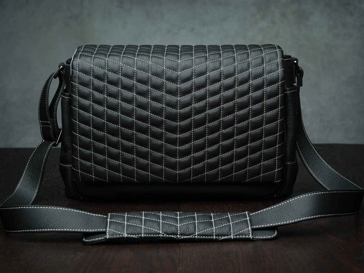 Vi Vante "Exotic" Full Size Quilted Leather Bag 