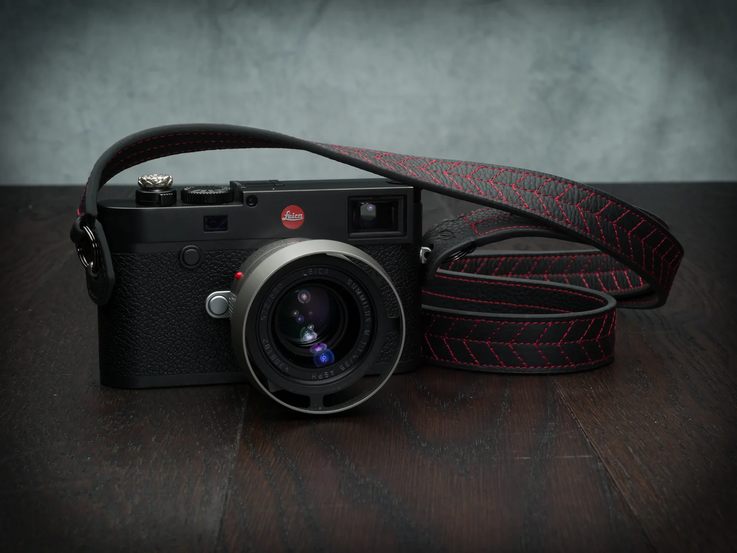 Vi Vante "Classic Tread" Black Leather Camera Strap with Red Quilting
