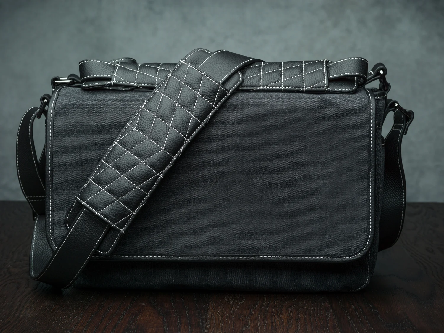 Vi Vante "Daily Driver" Full Size Waxed Canvas and Leather Bag