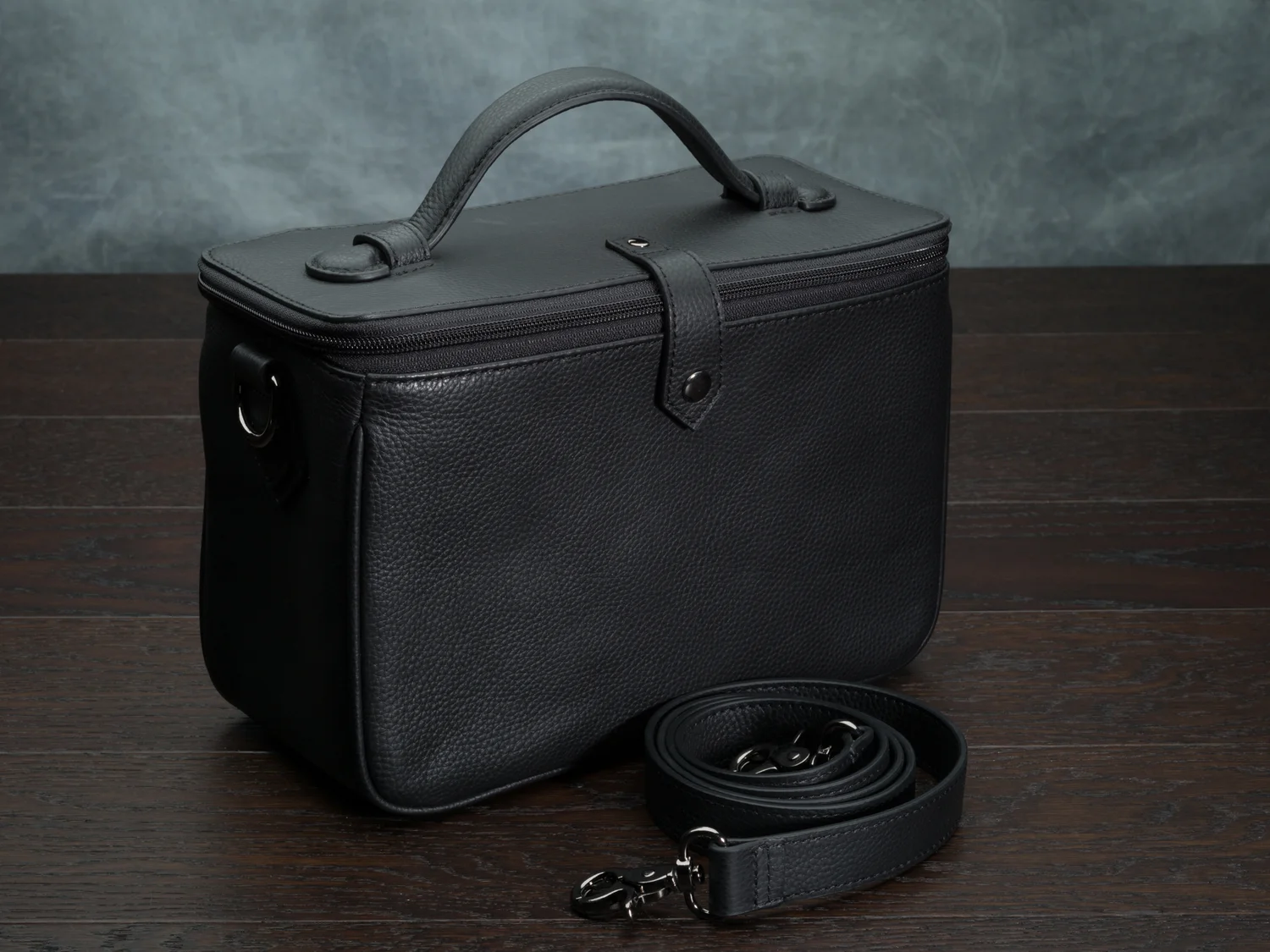 "The Outlander" Leather Camera Bag by Vi Vante  , image 2