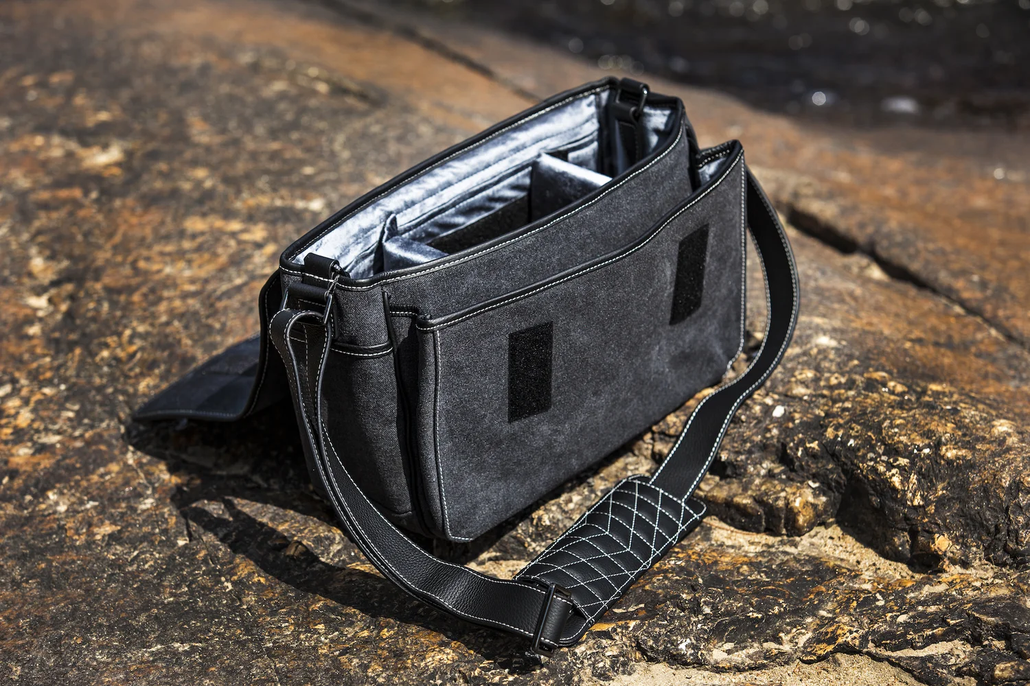 waxed canvas large messenger camera bag for dslr mirrorless cameras Nikon canon leica sony fuji Hasselblad phase one