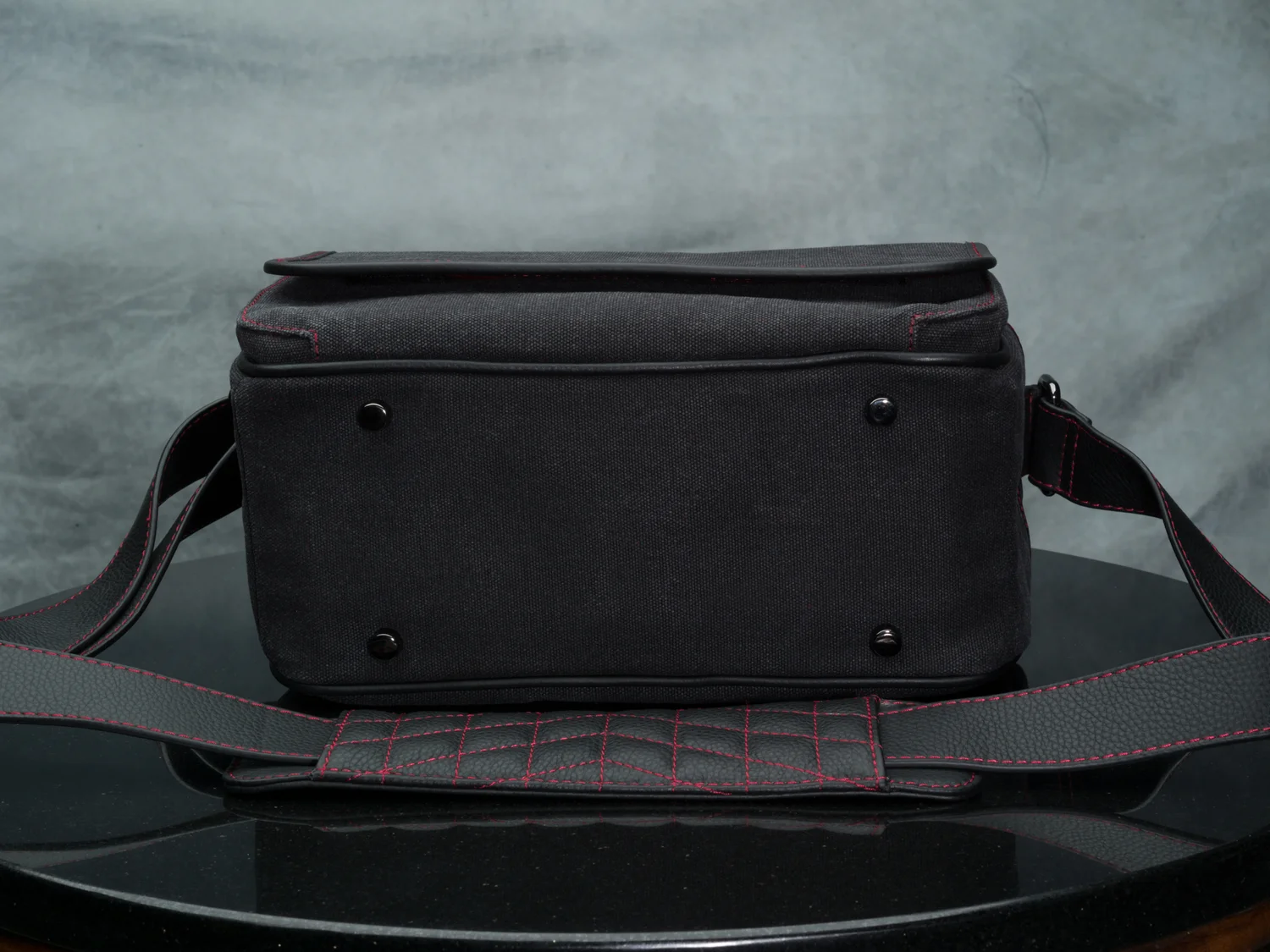 canvas camera bag, designer, leica, sony alpha, fujifilm, stylish, comfortable, durable