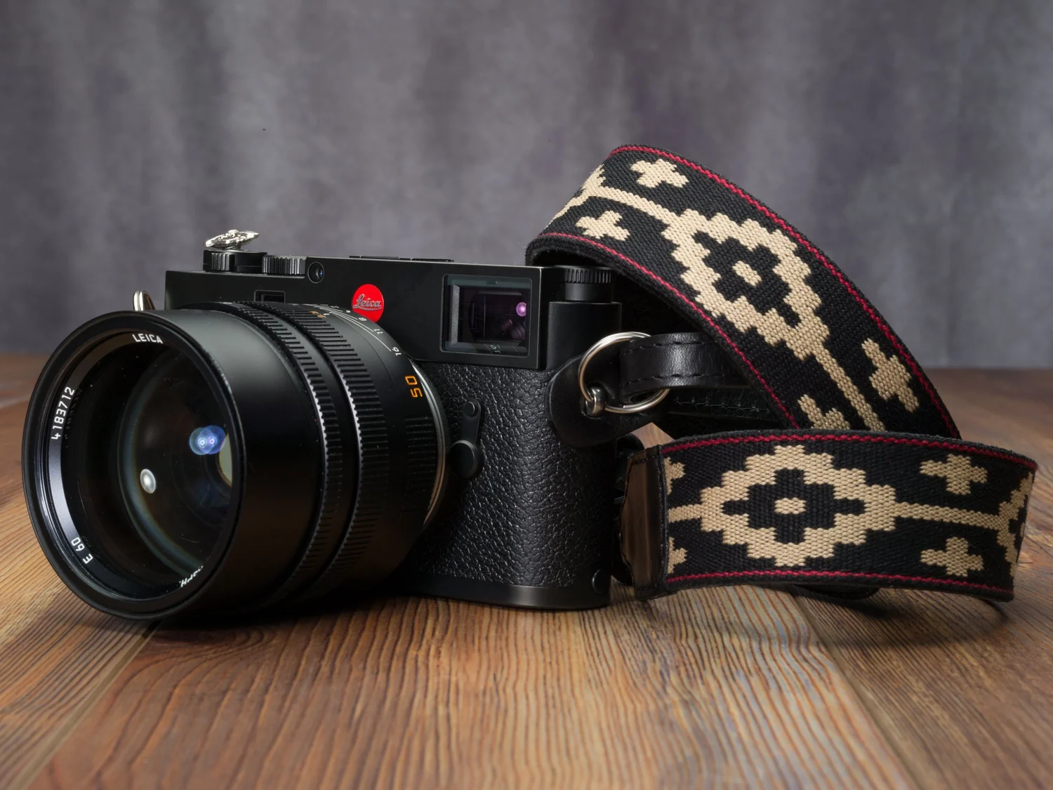 The Vi Vante Gaucho "Patagonia" Leather Camera Strap; Adustable Fits Slotted and Lug Mounts