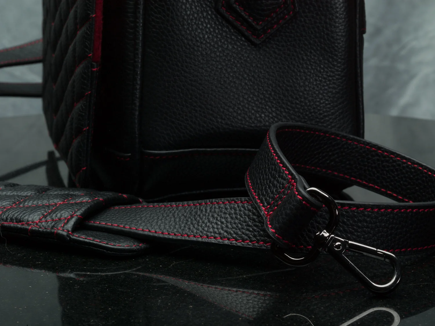 Vi Vante Dual Flap "Pegasus V2" Black Leather Camera Bag with Red Quilting, image 6