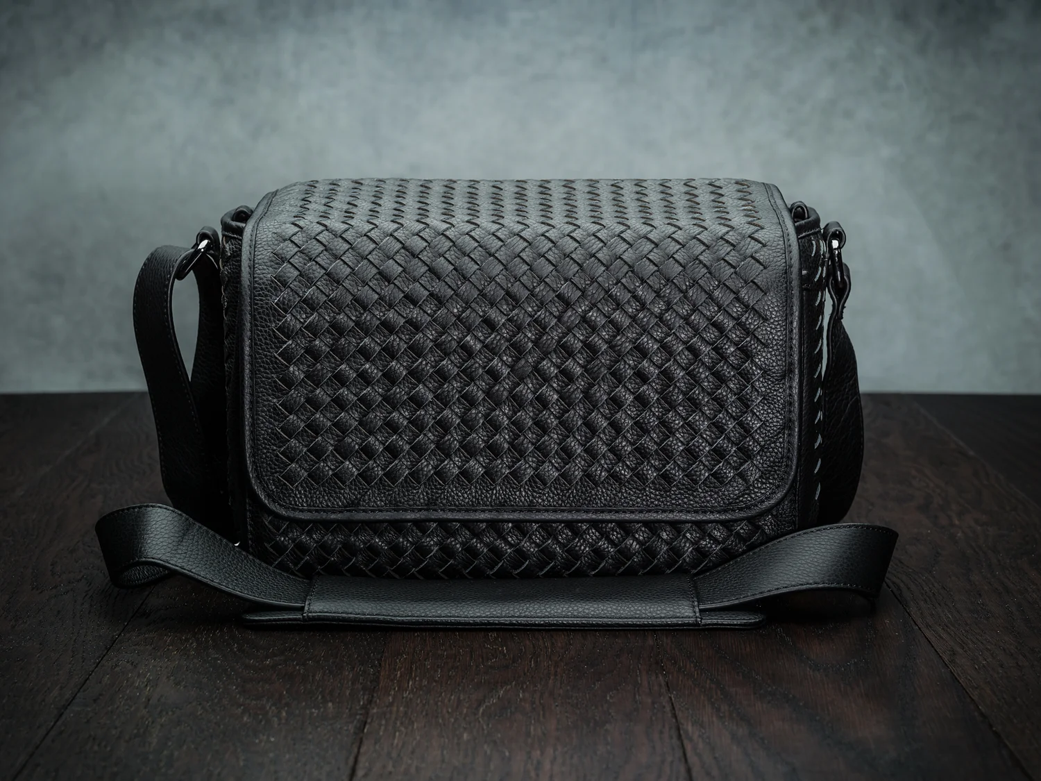Vi Vante "Targa" Hand Woven Leather Camera Bag with Inside Bag
