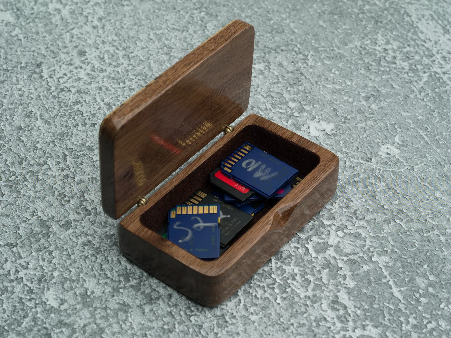 Vi Vante Walnut Spalted with Maple Flip lid Memory Card Storage Box, image 2