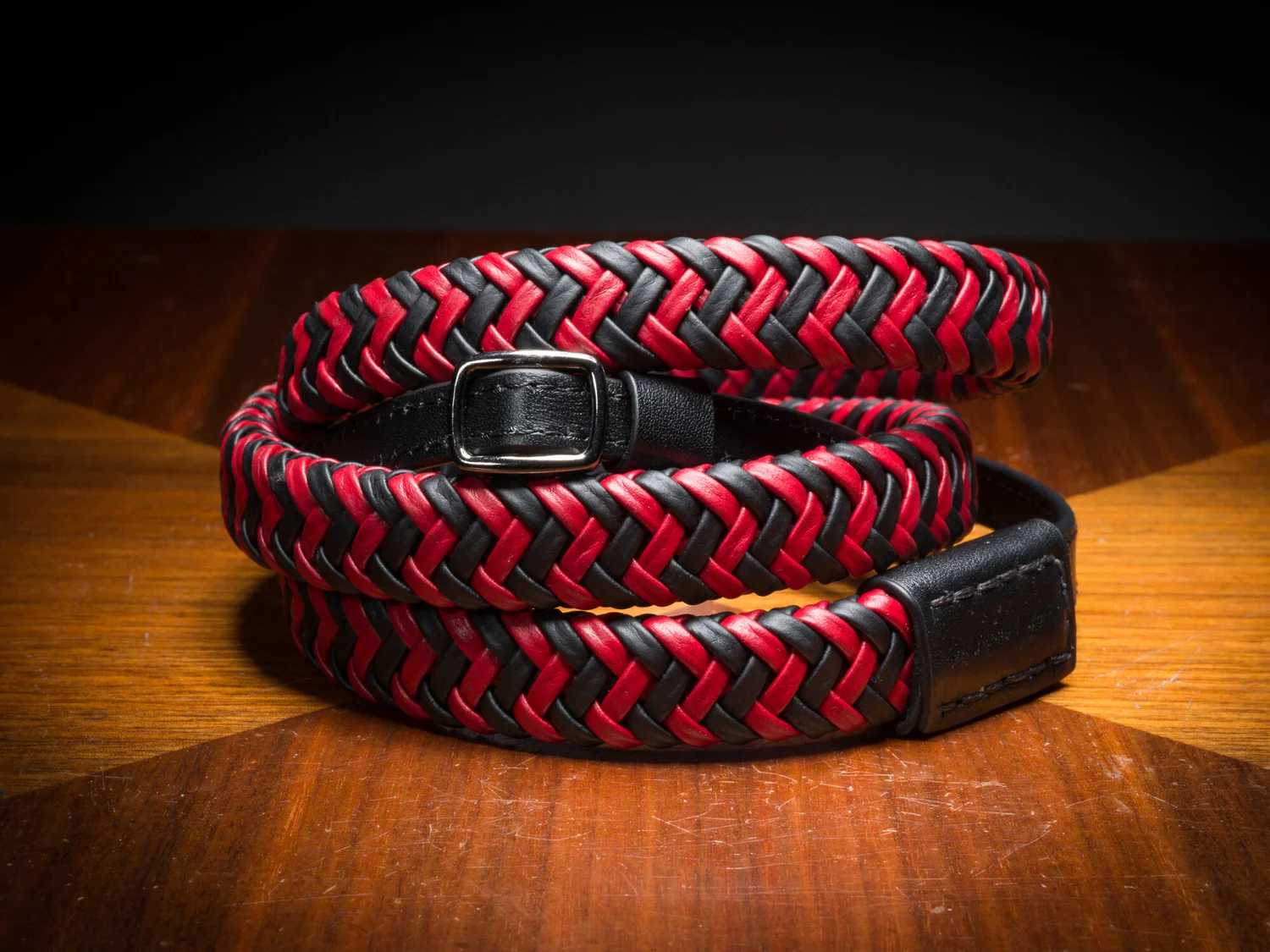 Vi Vante Matador Phoenix SL for cameras with slotted strap mounts