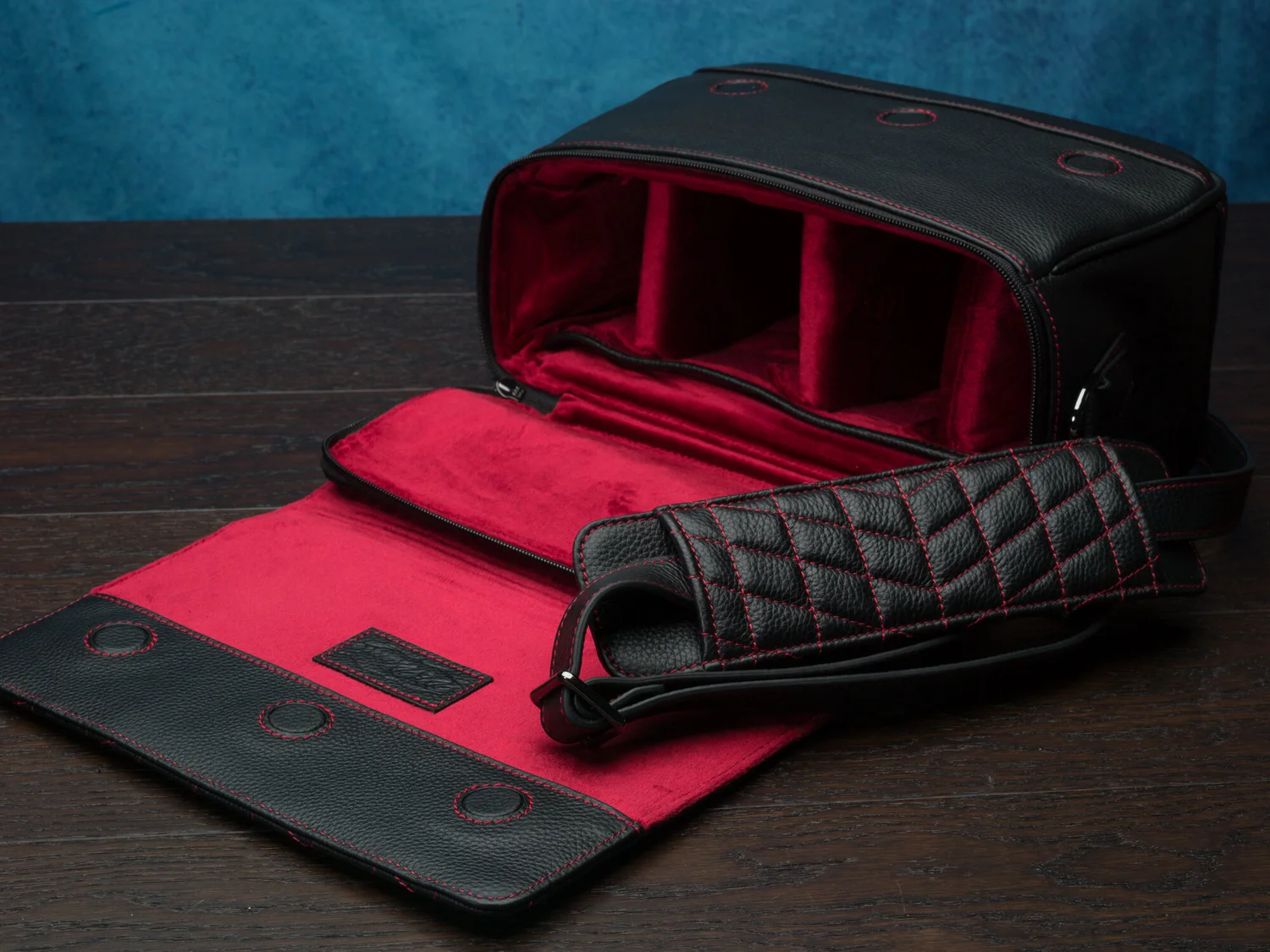 Vi Vante Dual Flap "Pegasus V2" Black Leather Camera Bag with Red Quilting, image 4