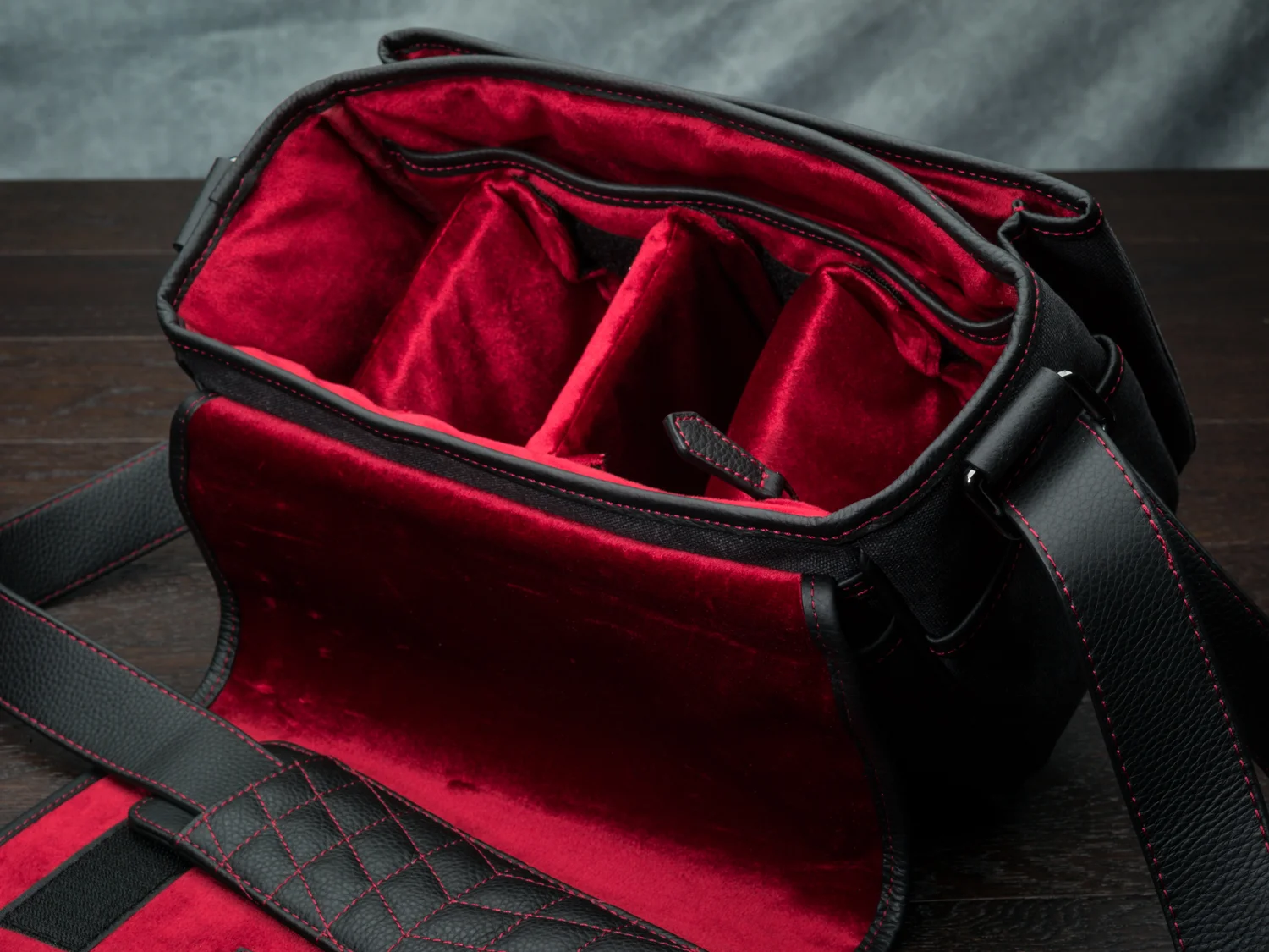 canvas camera bag, designer, leica, sony alpha, fujifilm, stylish, comfortable, durable