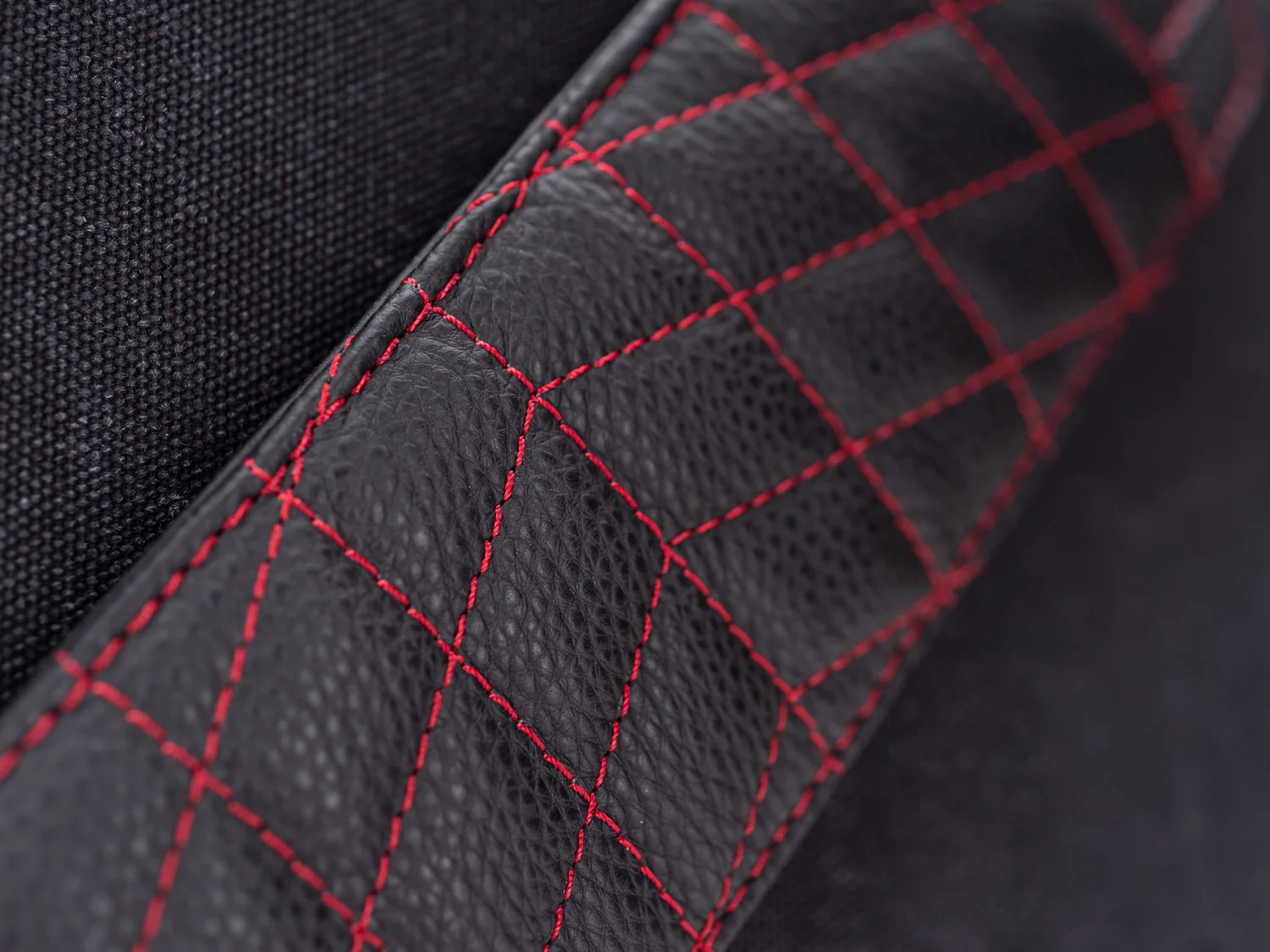 quilted, canvas camera bag, designer, leica, sony alpha, fujifilm, stylish, comfortable, durable