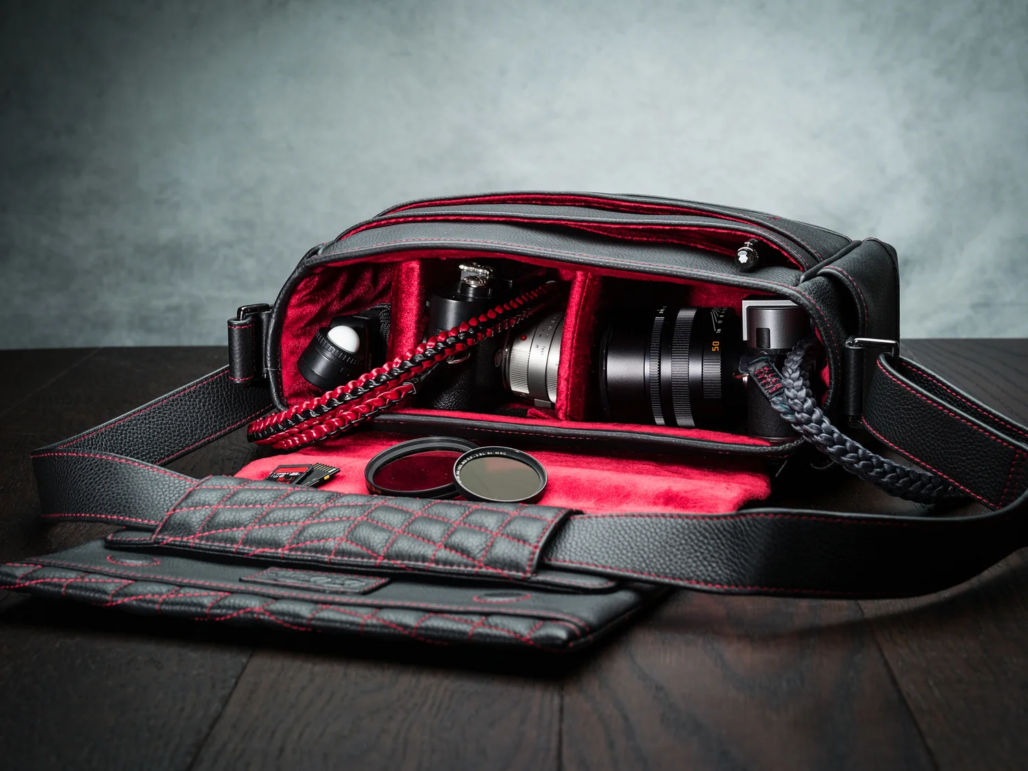 Vi Vante "Exotic" Red Stitch Medium Quilted Leather Camera Bag, image 6