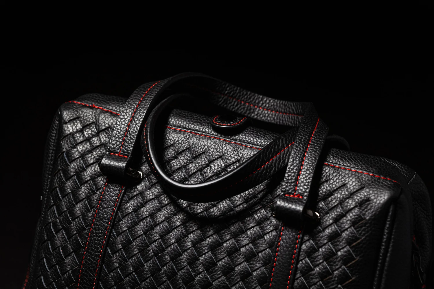 vi vante calibre hand woven leica leather camera bag details black red stitching 3.jpg