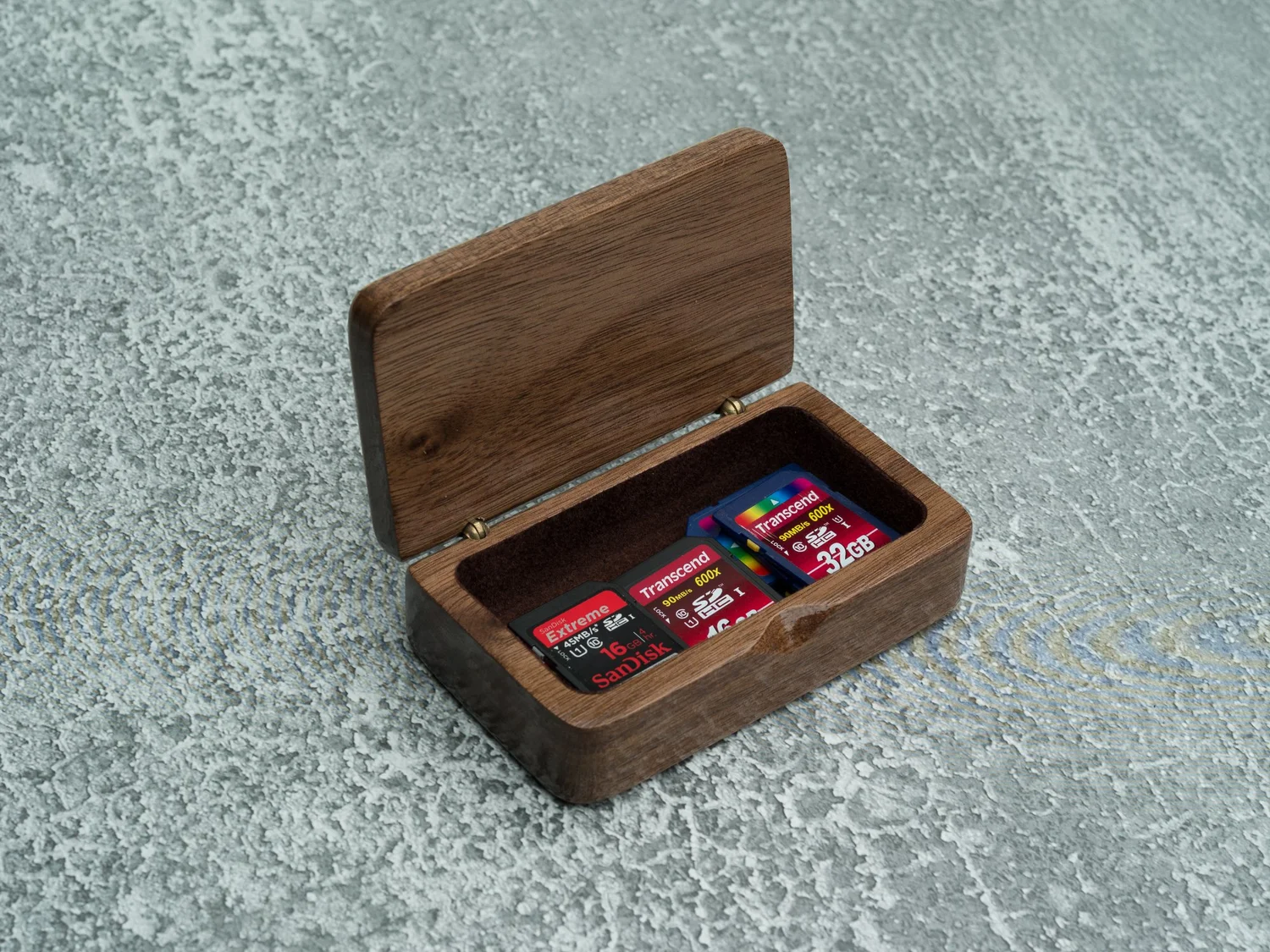 Vi Vante Walnut Spalted with Maple Flip lid Memory Card Storage Box, image 3
