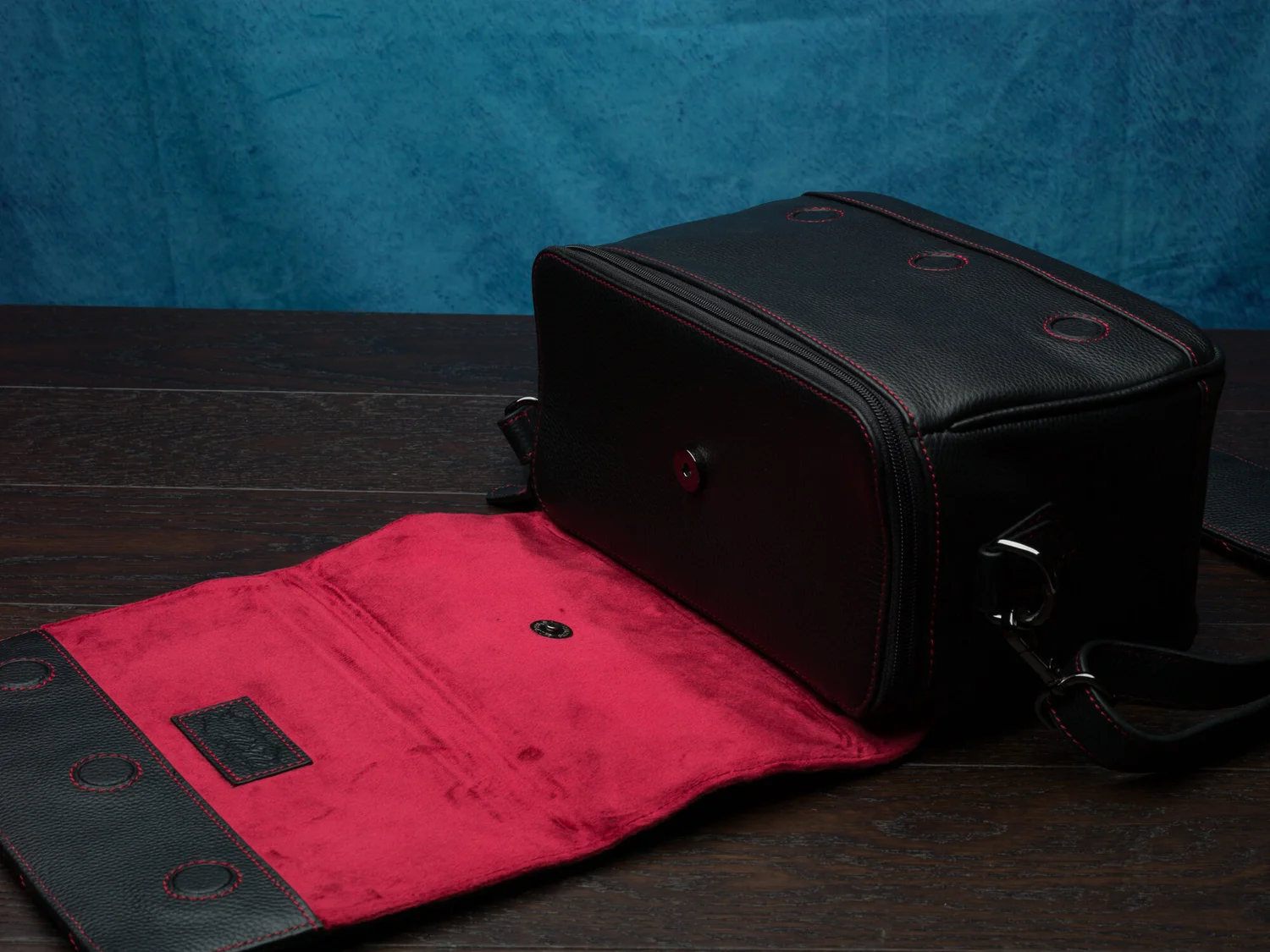 Vi Vante Dual Flap "Pegasus V2" Black Leather Camera Bag with Red Quilting, image 5